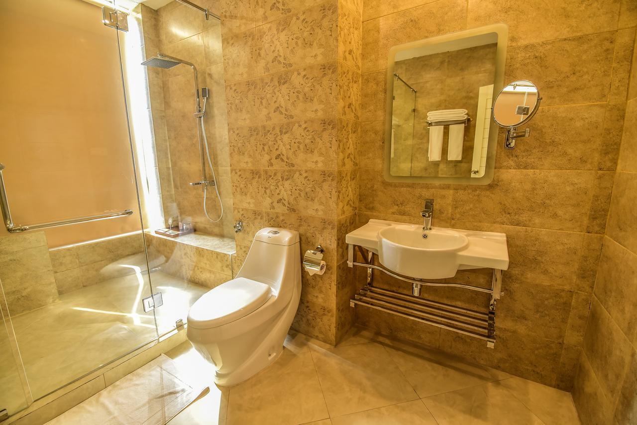 Katunayaka Grandeeza Luxury Hotel מראה חיצוני תמונה